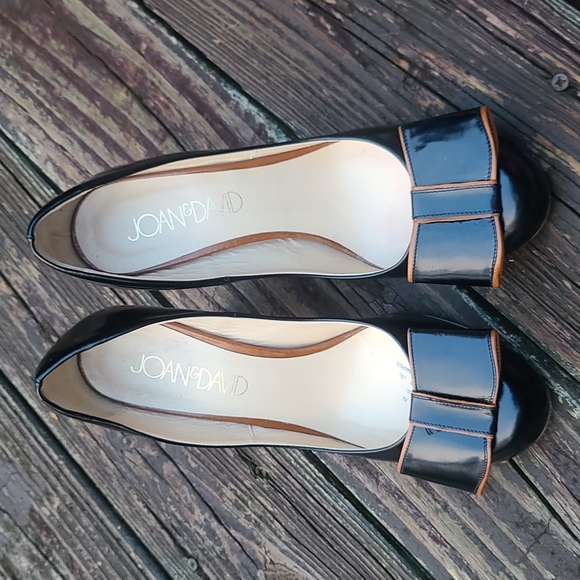 Joan & David black leather  bow pump with tan detail sz 9 N narrow EUC - Picture 3 of 13
